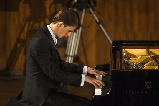 Пианист, выпускник Московской государственной консерватории Александр Синчук выступит в Вологде